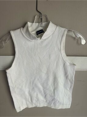 Popular 21 White Crop Sleeveless Mock Neck Top Size M